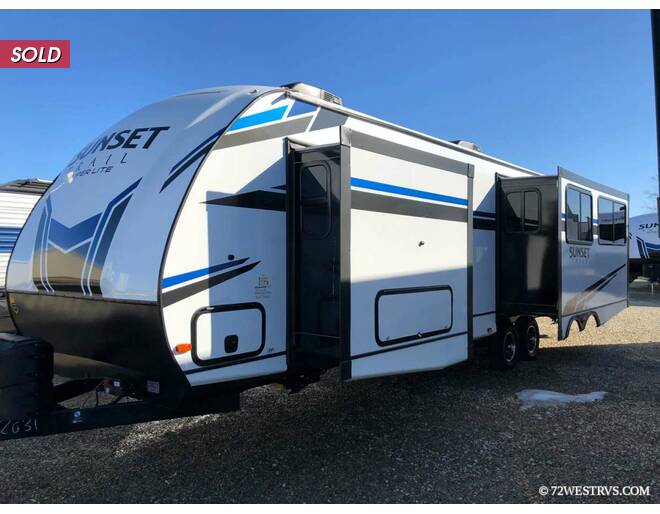 2021 CrossRoads RV Sunset Trail Super Lite 309RK Travel Trailer at 72 West Motors and RVs STOCK# 352031 Photo 3