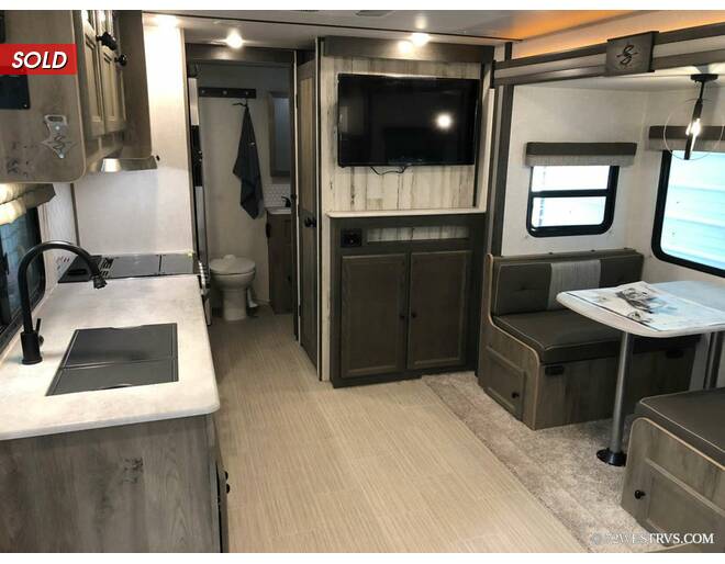 2021 Surveyor Legend 252RBLE Travel Trailer at 72 West Motors and RVs STOCK# 040900 Photo 9
