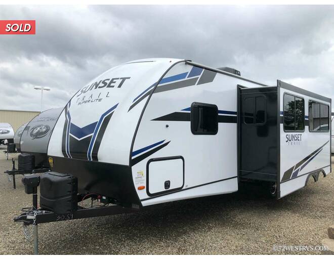 2021 CrossRoads RV Sunset Trail Super Lite 253RB Travel Trailer at 72 West Motors and RVs STOCK# 353039 Photo 3