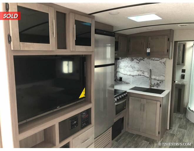 2021 CrossRoads RV Sunset Trail Super Lite 253RB Travel Trailer at 72 West Motors and RVs STOCK# 353039 Photo 12