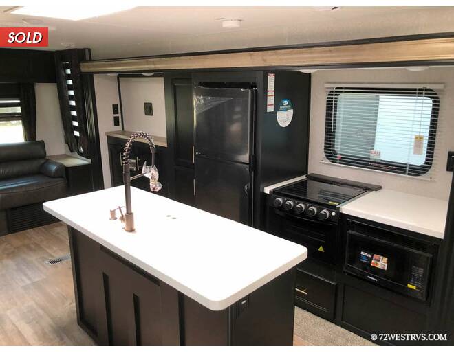 2021 Cherokee 274WKBL Black Label Travel Trailer at 72 West Motors and RVs STOCK# 152448 Photo 7