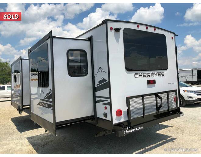 2021 Cherokee 306MMBL Black Label Travel Trailer at 72 West Motors and RVs STOCK# 153067 Photo 4