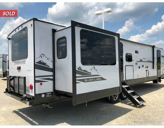 2021 Cherokee 306MMBL Black Label Travel Trailer at 72 West Motors and RVs STOCK# 153067 Photo 5