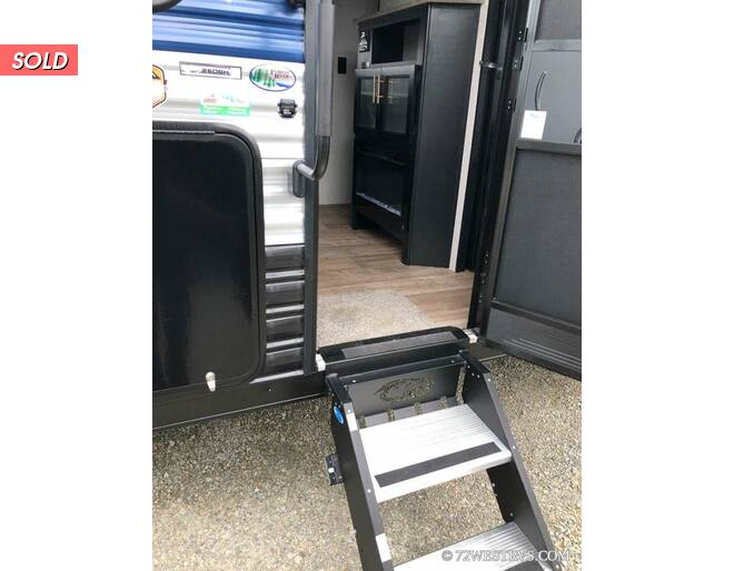 2022 Cherokee Grey Wolf 26DBH Travel Trailer at 72 West Motors and RVs STOCK# 077343 Photo 6