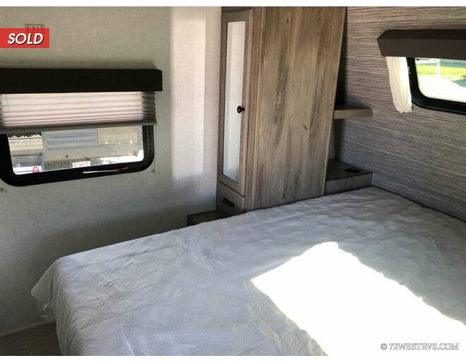 2021 Surveyor Legend 252RBLE Travel Trailer at 72 West Motors and RVs STOCK# 041619 Photo 17