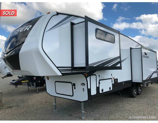 2022 CrossRoads Cruiser Aire 31SI Fifth Wheel at 72 West Motors and RVs STOCK# 321831 Photo 3