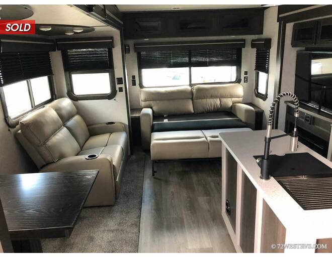 2022 CrossRoads Cruiser Aire 31SI Fifth Wheel at 72 West Motors and RVs STOCK# 321831 Photo 7