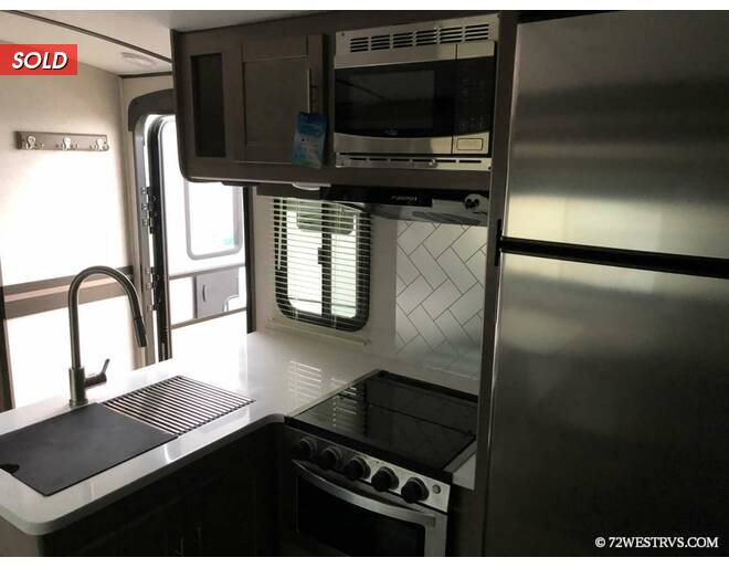 2021 CrossRoads RV Sunset Trail Super Lite 272BH Travel Trailer at 72 West Motors and RVs STOCK# 351351 Photo 12