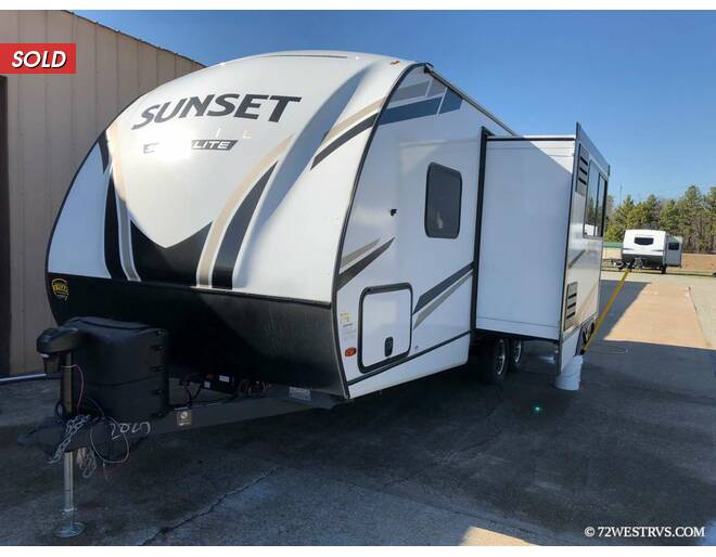 2022 CrossRoads Sunset Trail Super Lite 212RB Travel Trailer at 72 West Motors and RVs STOCK# 352025 Photo 3