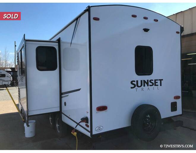 2022 CrossRoads Sunset Trail Super Lite 212RB Travel Trailer at 72 West Motors and RVs STOCK# 352025 Photo 4