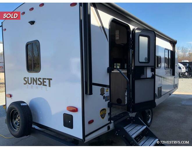 2022 CrossRoads Sunset Trail Super Lite 212RB Travel Trailer at 72 West Motors and RVs STOCK# 352025 Photo 5