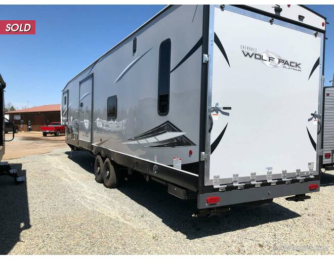 2022 Cherokee Wolf Pack Toy Hauler 355PACK14 Fifth Wheel at 72 West Motors and RVs STOCK# 220720 Photo 4