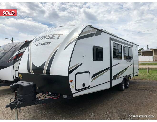 2022 CrossRoads RV Sunset Trail Super Lite 253RB Travel Trailer at 72 West Motors and RVs STOCK# 352777 Photo 3