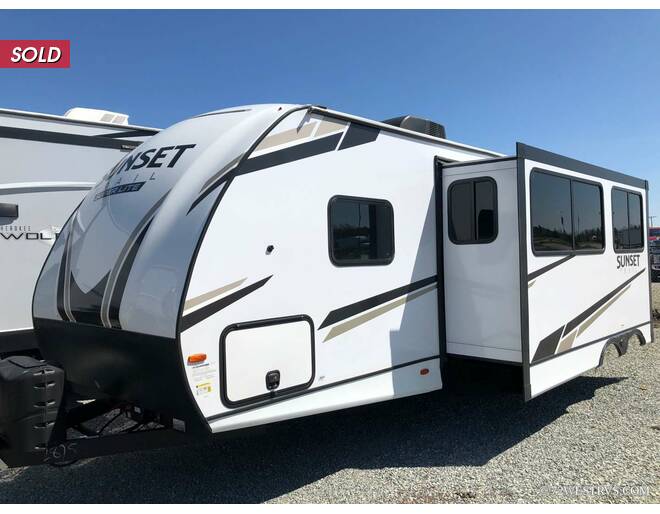 2022 CrossRoads RV Sunset Trail Super Lite 272BH Travel Trailer at 72 West Motors and RVs STOCK# 352875 Photo 3