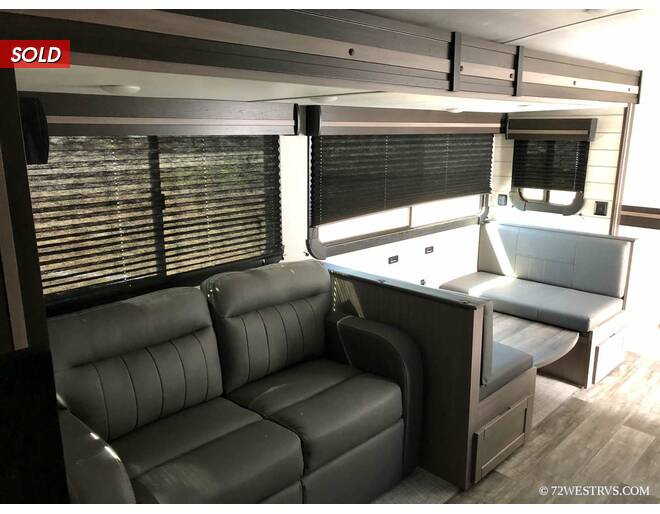 2022 CrossRoads Sunset Trail Super Lite 272BH Travel Trailer at 72 West Motors and RVs STOCK# 352875 Photo 12