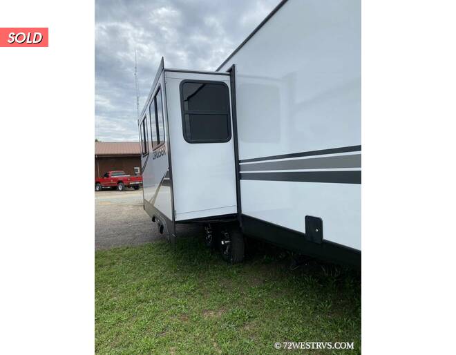 2022 Crossroads Cruiser Aire 27RBS Travel Trailer at 72 West Motors and RVs STOCK# 320983 Photo 4