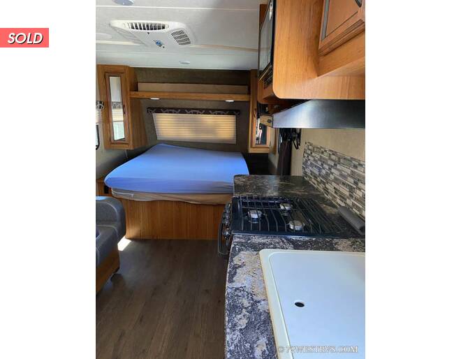 2016 Starcraft Launch Ultra Lite 21FBS Travel Trailer at 72 West Motors and RVs STOCK# JR5241U Photo 5