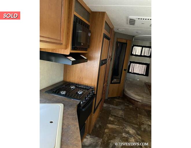 2016 Starcraft Launch Ultra Lite 27BHU Travel Trailer at 72 West Motors and RVs STOCK# 28D5160U Photo 2
