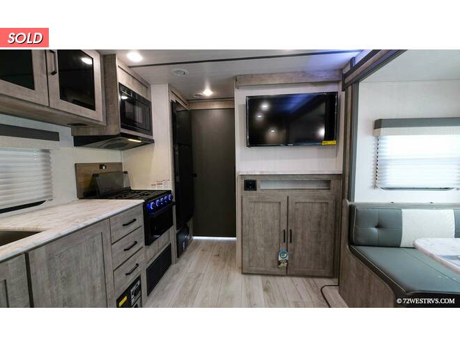 2023 Surveyor Legend 252RBLE Travel Trailer at 72 West Motors and RVs STOCK# 045932 Photo 5