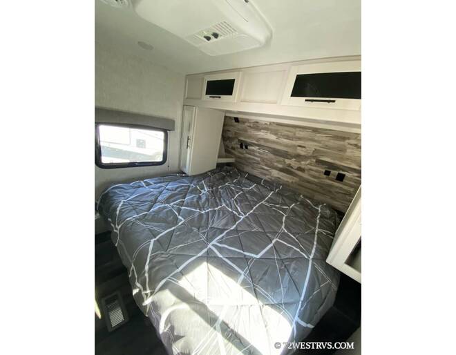 2024 Crossroads RV Cruiser Aire 30RLS Travel Trailer at 72 West Motors and RVs STOCK# 320001 Photo 5