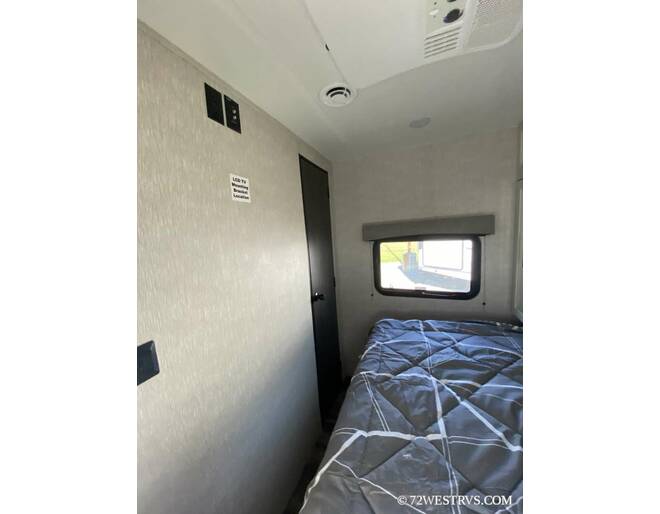 2024 Crossroads RV Cruiser Aire 30RLS Travel Trailer at 72 West Motors and RVs STOCK# 320001 Photo 7