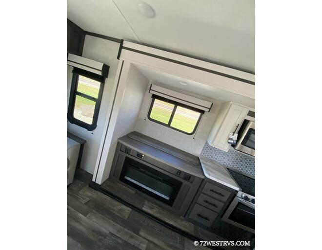 2024 Crossroads RV Cruiser Aire 30RLS Travel Trailer at 72 West Motors and RVs STOCK# 320001 Photo 17