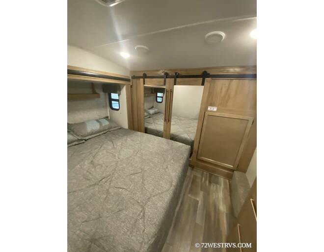 2024 Sabre 32BHT Fifth Wheel at 72 West Motors and RVs STOCK# 113682 Photo 15