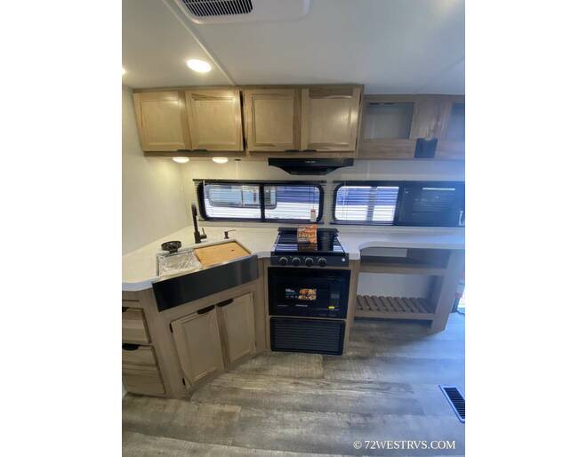 2024 Cherokee Wolf Den 282DS Travel Trailer at 72 West Motors and RVs STOCK# 162876 Photo 8